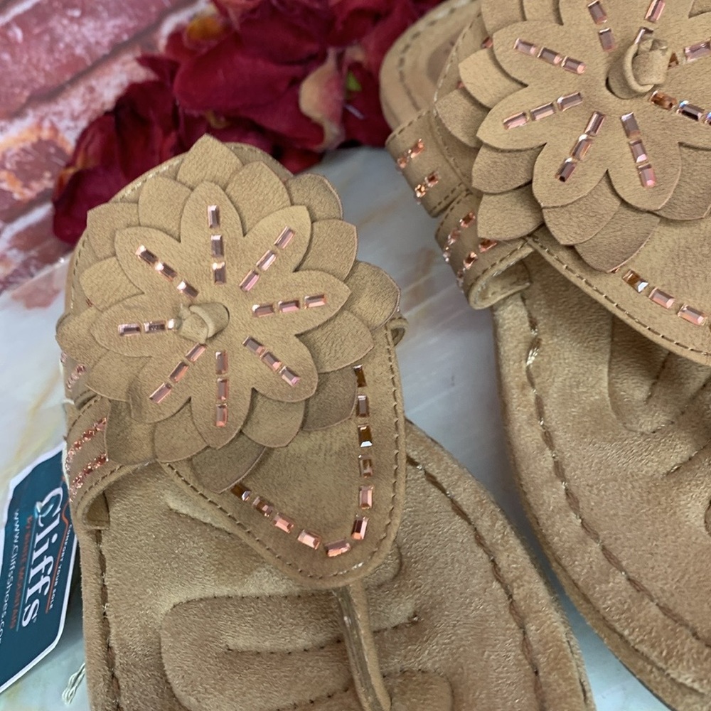 Cliff's by White Mountain Tan and Pink Beaded Floral Cupcake Comfort Wed… - Picture 4 of 13